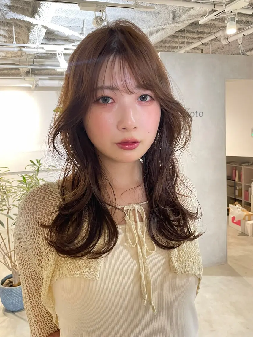 セミロング SAKI 新宿のヘアスタイル