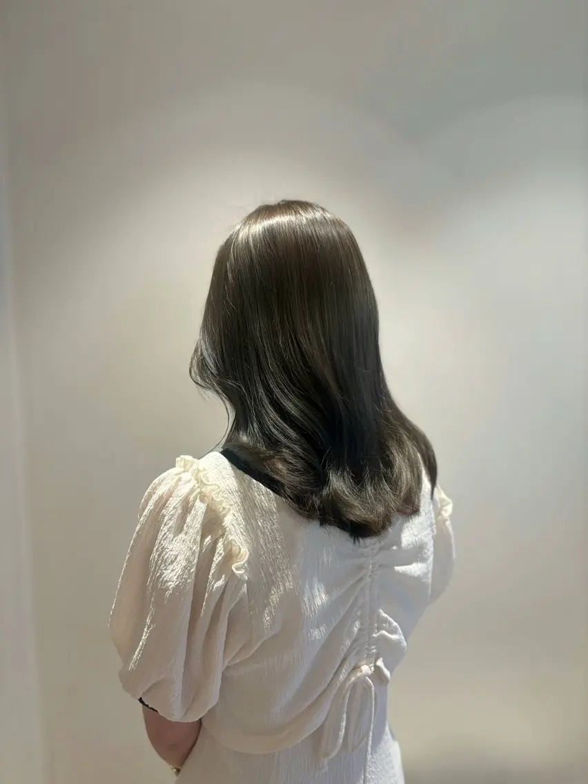 セミロング カラー カット ヘアカラー トリートメント 髪質改善カラー ベージュ🤎YUMEのヘアスタイル