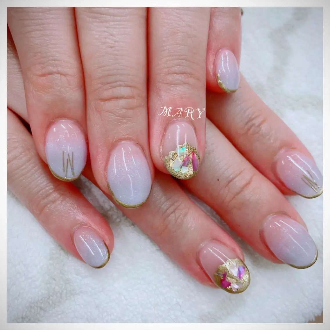 ネイル アートネイル ゴールド グラデーション ニュアンスネイル パープル ハンドネイル Mary nail .narumiのネイルデザイン