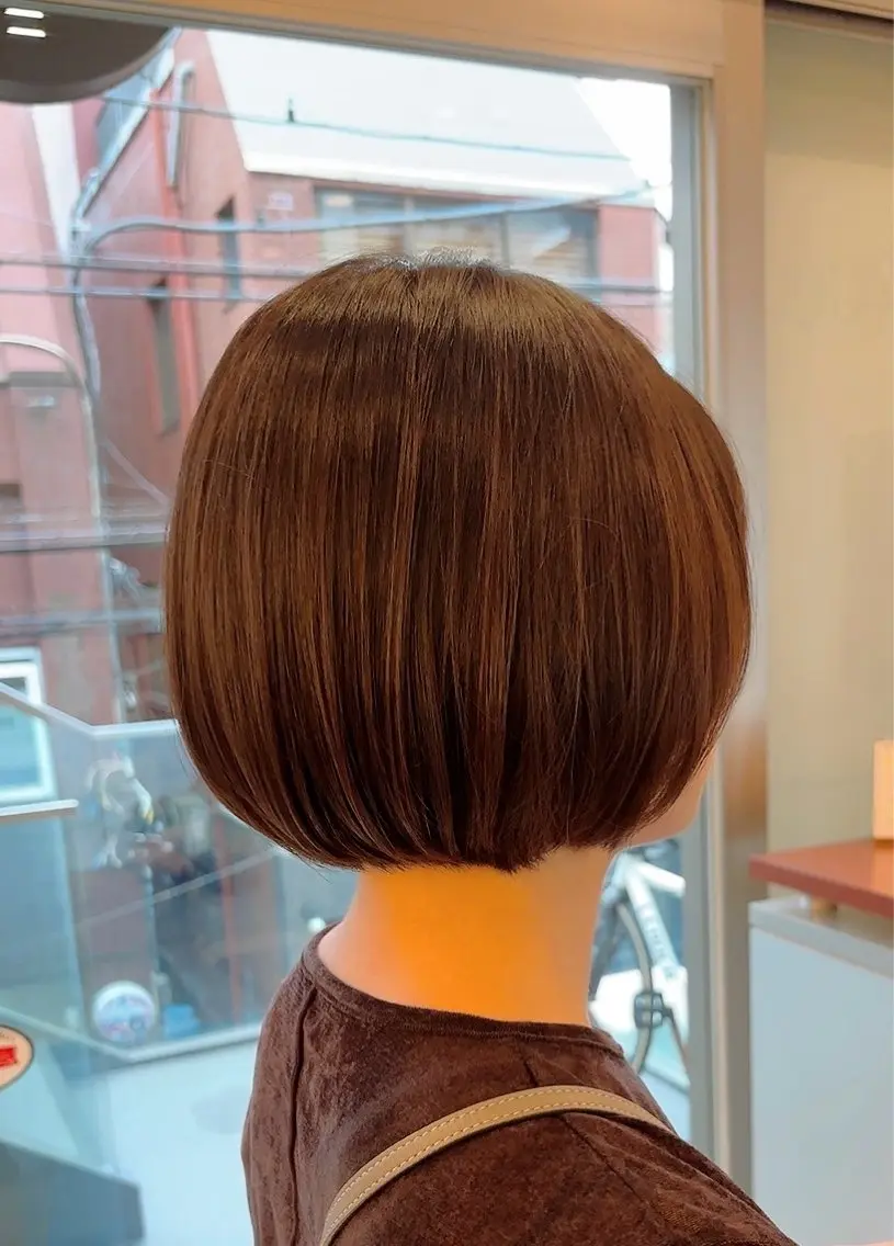 ショート カット 小林 巧実 / ショートボブ顔周りのヘアスタイル