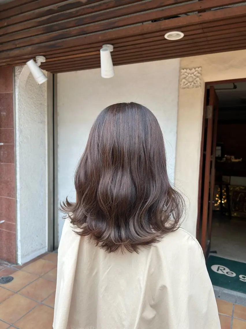 ミディアム カラー ヘアカラー トリートメント ヘッドスパ putri 川邉 優花のヘアスタイル