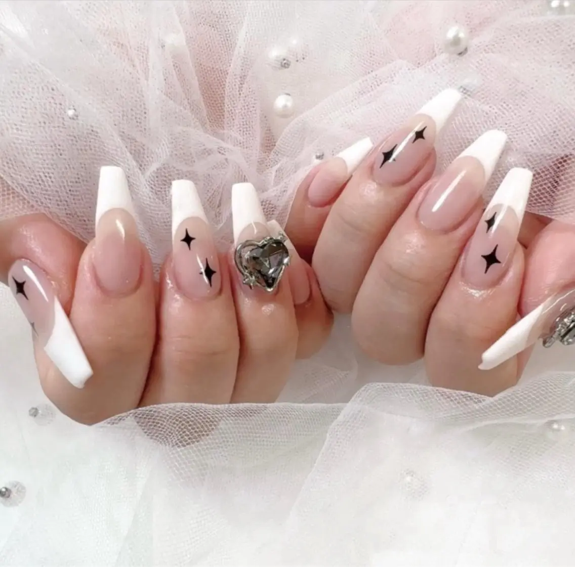 ネイル フレンチネイル キラキラネイル マグネットネイル ミラーネイル ニュアンスネイル ハンドネイル Tira Nailのネイルデザイン