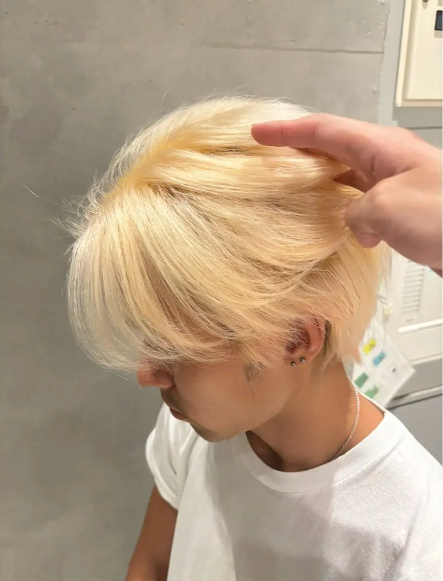 カラー メンズ メンズブリーチ センターパート ブリーチ 抜きっぱなしブロンド ブロンド 落ちる黒 森崎雄斗のヘアスタイル