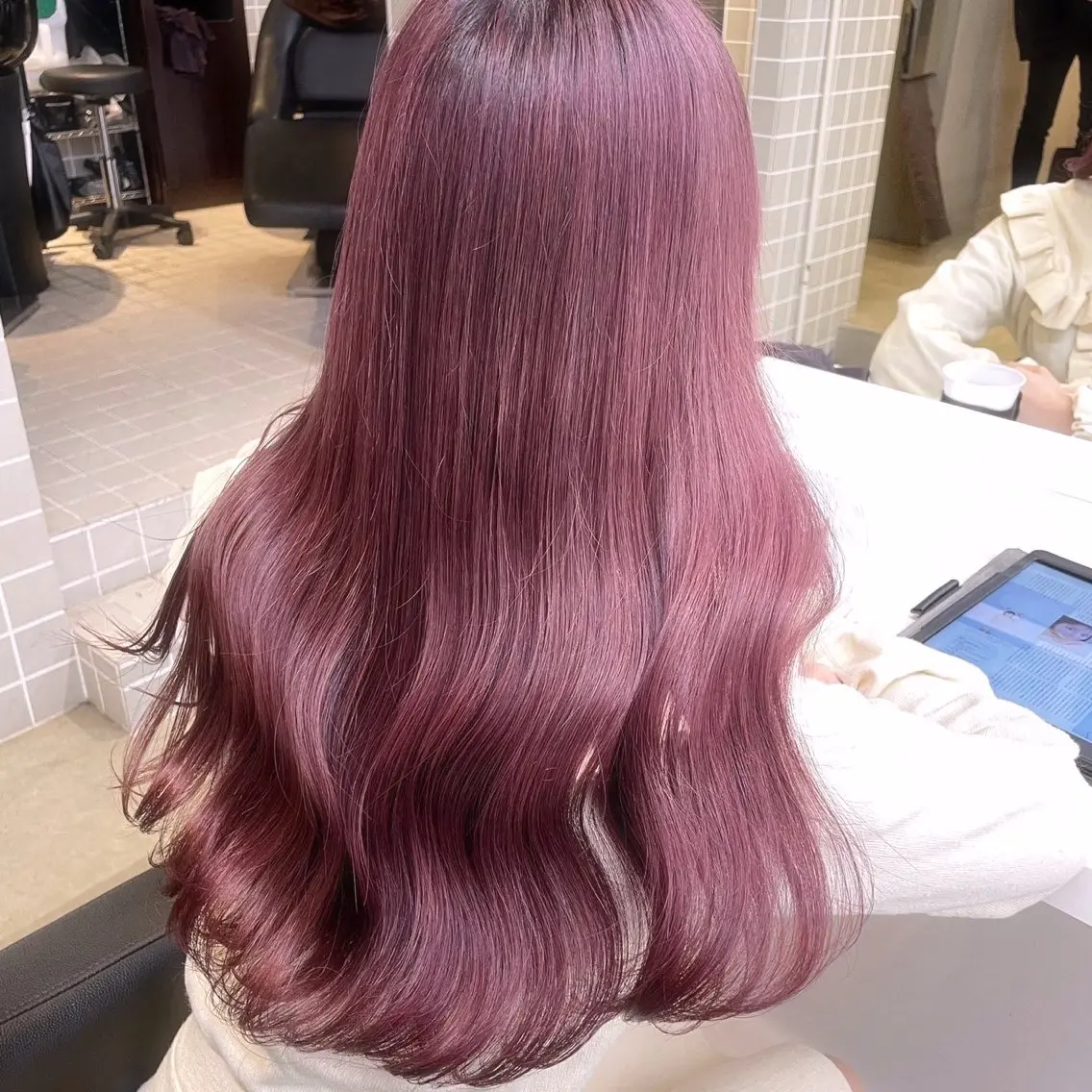 ロング 韓国風カラー 髪質改善 韓国風ヘア トリートメント ヘアカラー トリートメント ヘッドスパ ヘアセット ❤︎ワンホンガーリー なハイトーンヘア❤︎のヘアスタイル