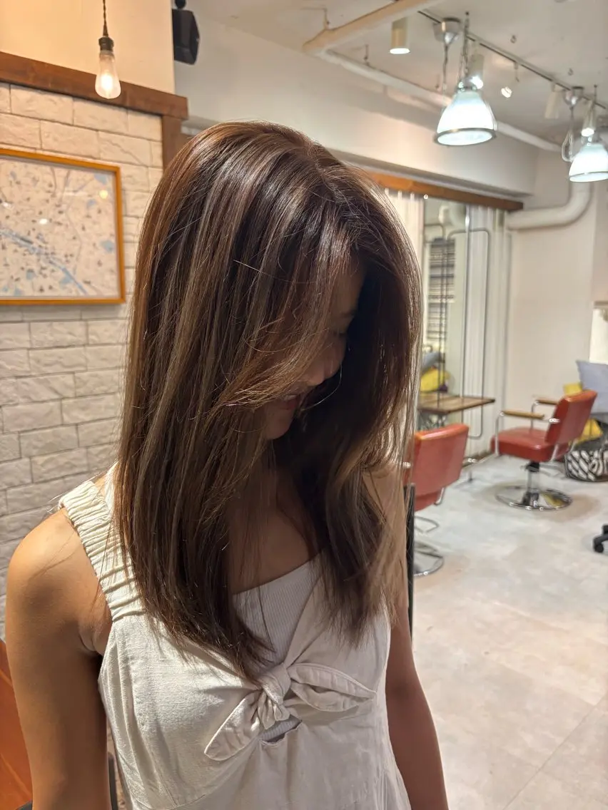 ロング ハイライト かきあげバング 宇留間 涼香のヘアスタイル