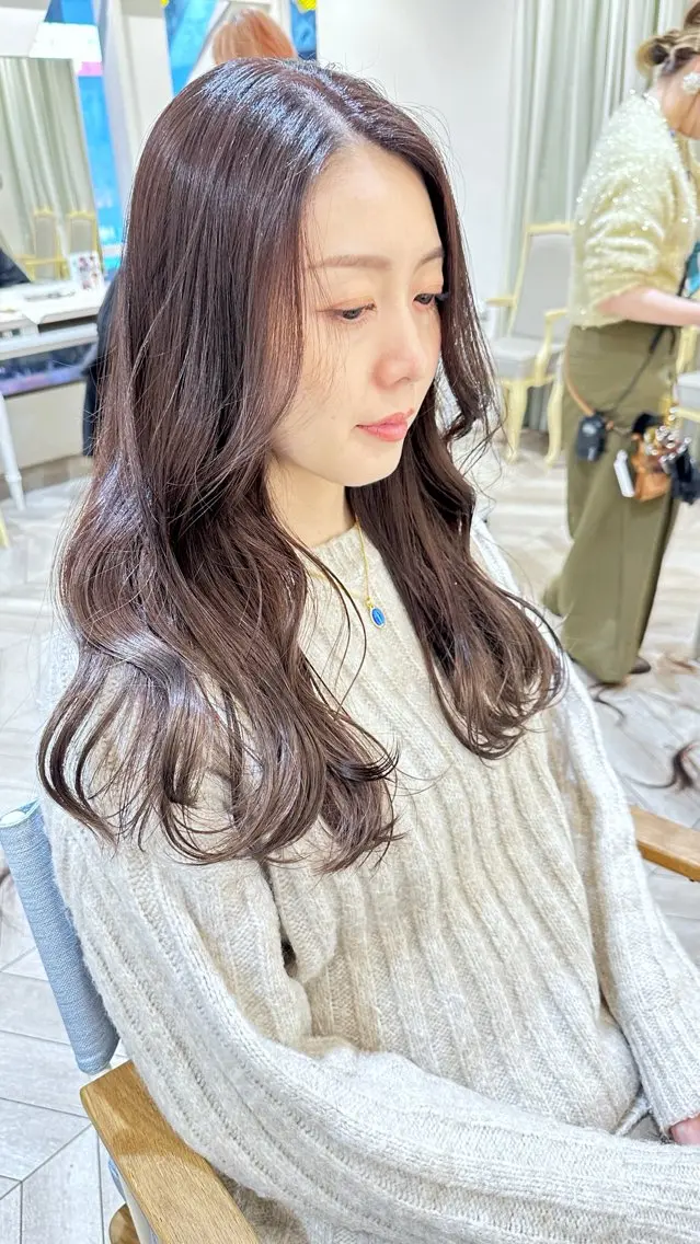 ロング カラー ブラウンカラー ラベンダーカラー カット ヘアカラー 小顔レイヤー/ ベージュ🤍Rieのヘアスタイル