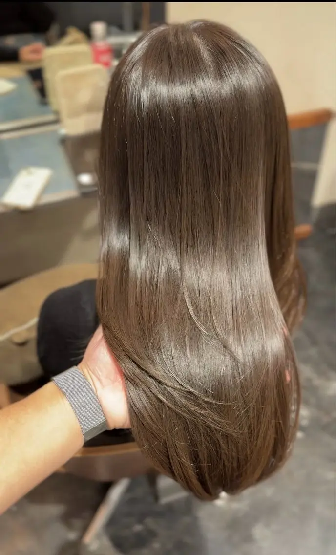 ロング レイヤーカット カット ヘアカラー トリートメント 泉 堅也のヘアスタイル