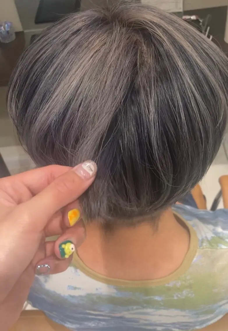 カラー 中山 千尋のヘアスタイル