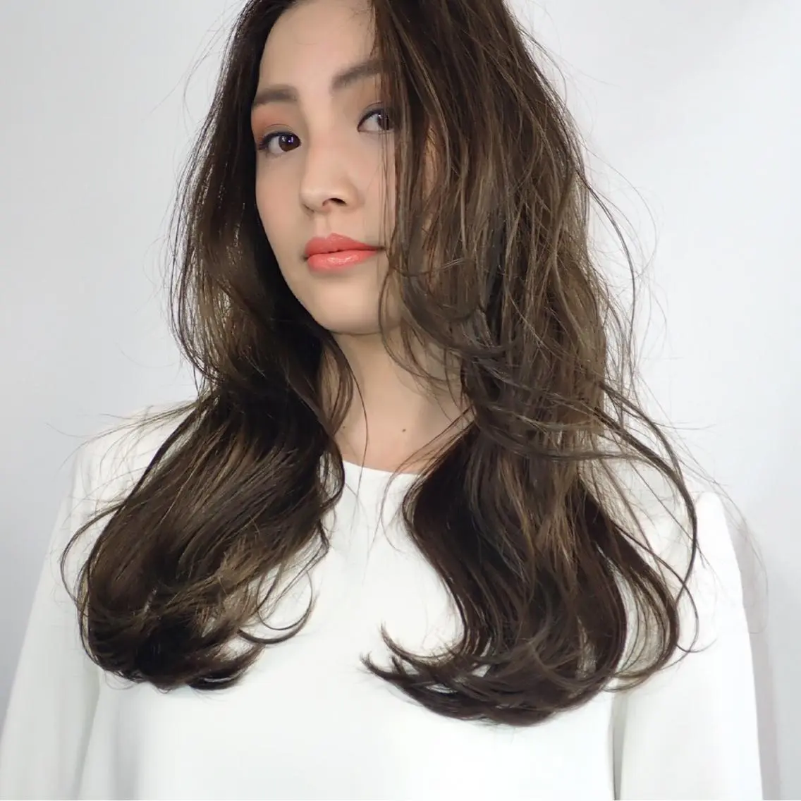 ロング カラー レイヤーカット ロング カット パーマ トリートメント 山中 直輝のヘアスタイル