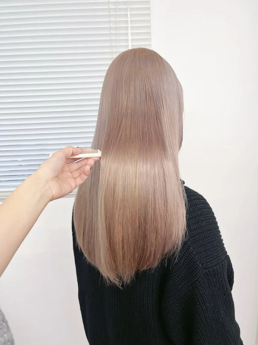 ロング カラー ベージュカラー ブリーチ カット ヘアカラー トリートメント No1韓国風レイヤー &カチモリ✨ /サキのヘアスタイル
