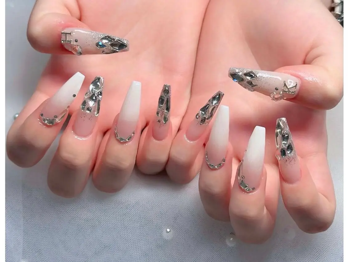 ネイル フットネイル ジェルネイル 韓国ネイル マグネットネイル 持ち込み ハンドネイル Huyn Nail Shinjyukuのネイルデザイン