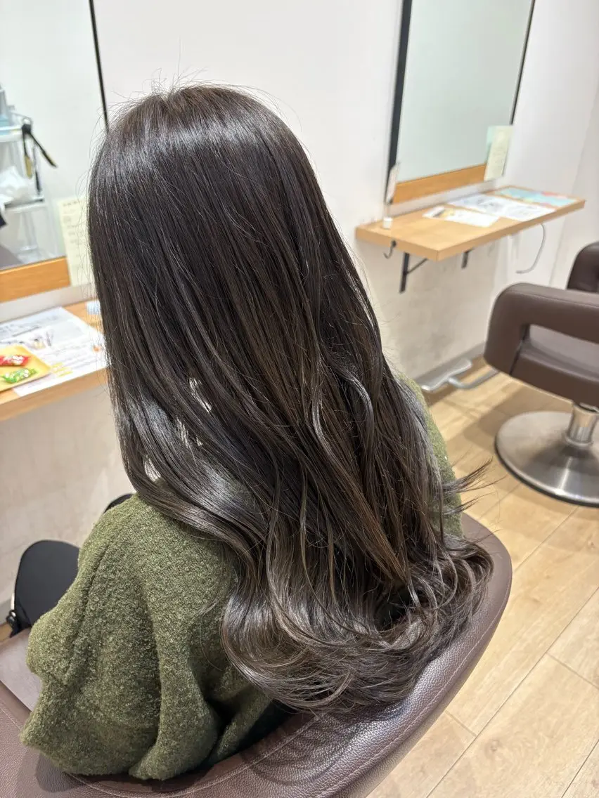 カラー 艶カラー/レイヤー /chere 金剛店のヘアスタイル