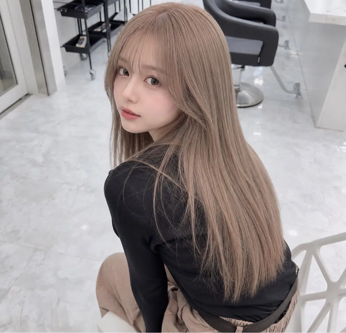 ミディアム カラー ヘアアレンジ ヘアカラー 🫧モテる💗ダメー ジレスハイトーン🫧のヘアスタイル
