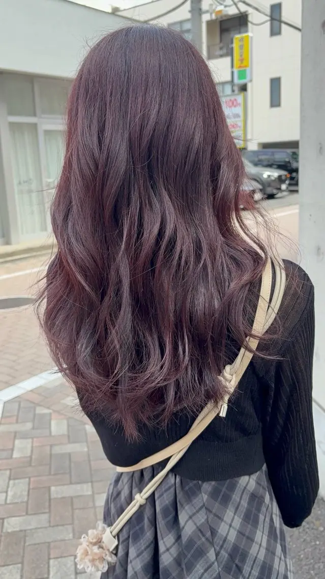 ロング 鶴谷 麻衣のヘアスタイル