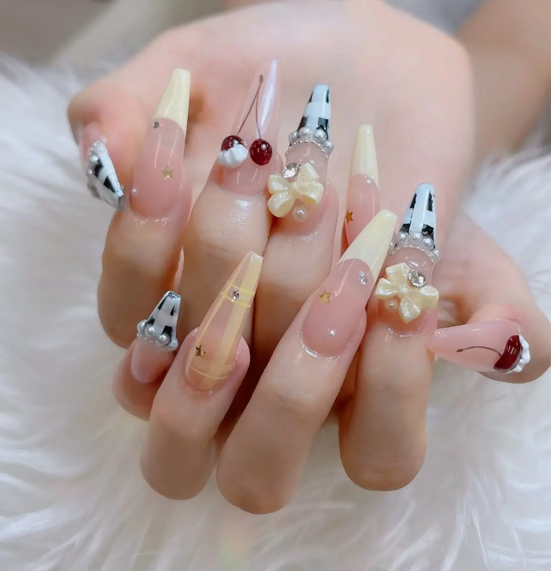 ネイル フレンチネイル グラデーション キラキラネイル 韓国ネイル マグネットネイル HIKARIHANA NAILのネイルデザイン