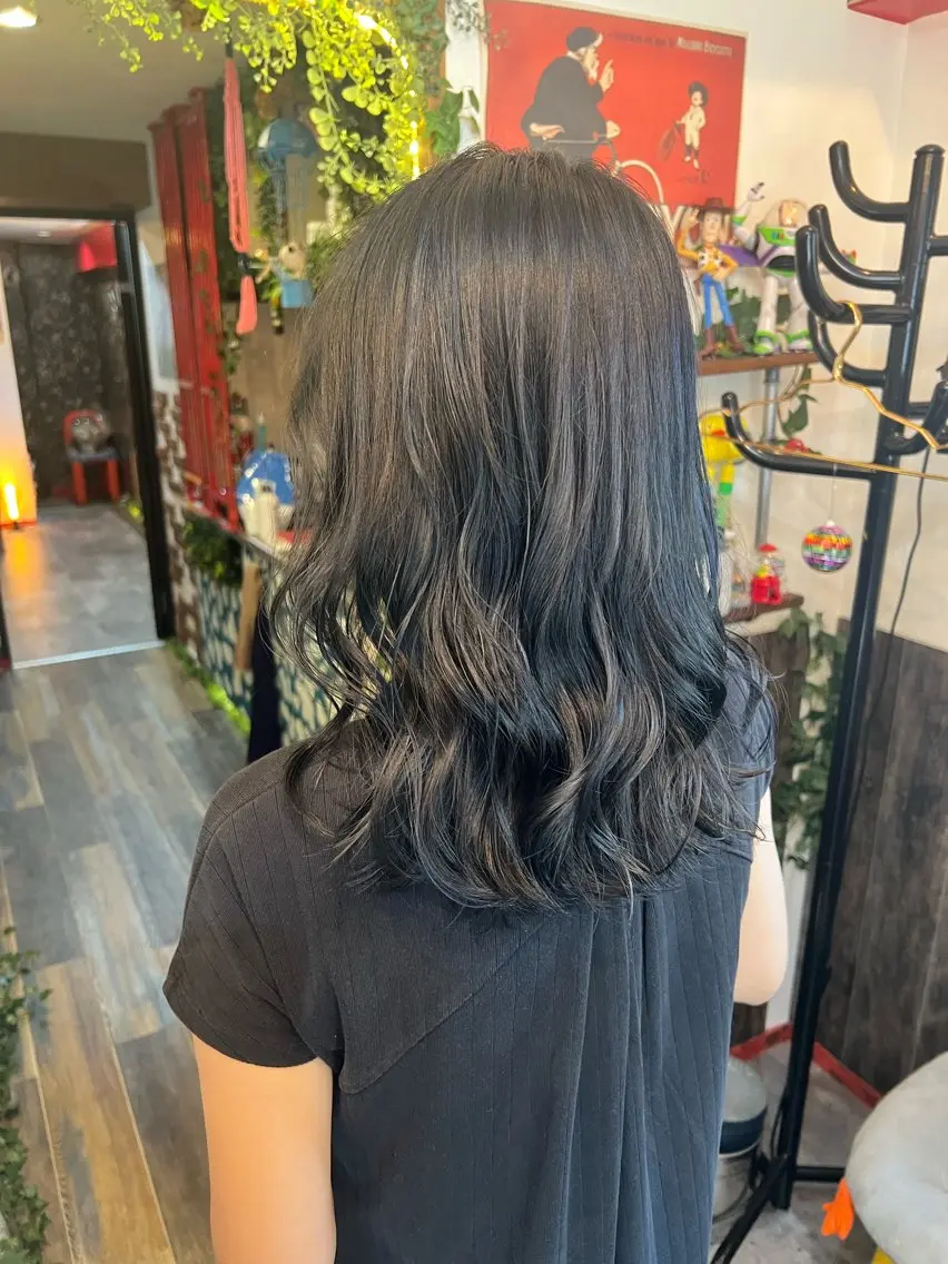 ミディアム カラー ブルーカラー 透明感カラー カラーパティシエ facce🌼ikoのヘアスタイル