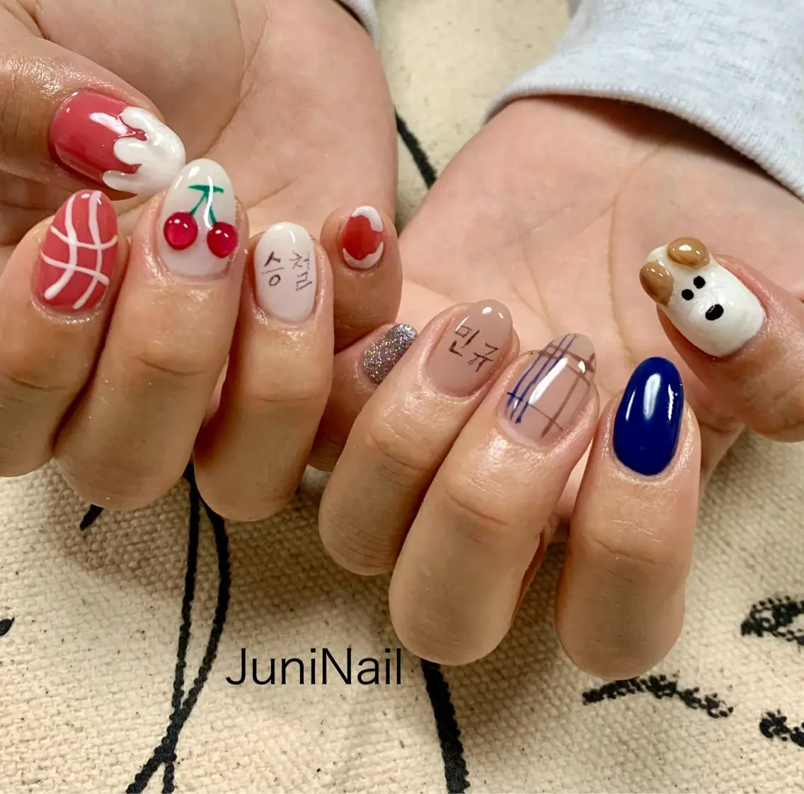 ネイル オーロラネイル フラッシュネイル 氷ネイル・うるうるネイル キラキラネイル 韓国ネイル ハンドネイル JuniNail 주니네일🇰🇷suのネイルデザイン