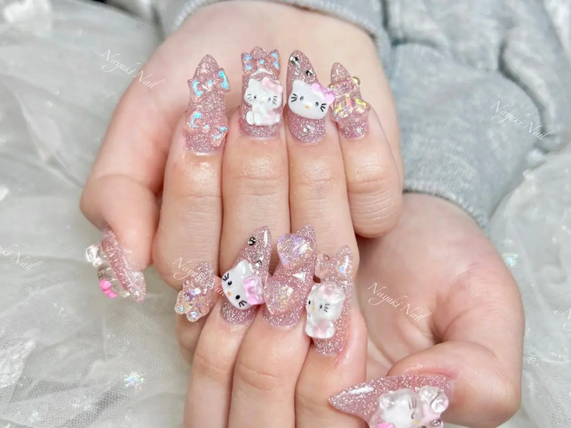 ネイル 🦋 Queenieのネイルデザイン