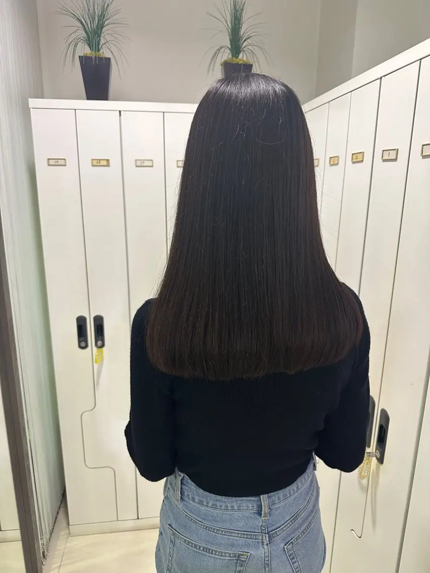 ロング 木曜日空きあり‼️ 艶々カラー🩷のヘアスタイル