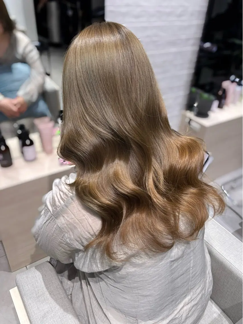 セミロング カラー ヘアアレンジ ベージュカラー 透明感カラー オリーブベージュ 韓国風ヘア レイヤーカット カット ヘアカラー トリートメント 銀座/韓国レイヤー/ 艶カラー🍓原田侑依のヘアスタイル