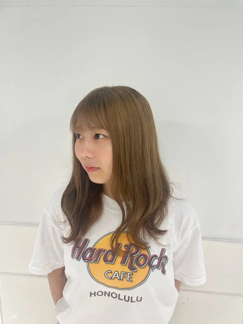 セミロング カラー ベージュカラー オリーブベージュ yuzuna ハイトーン 天神のヘアスタイル