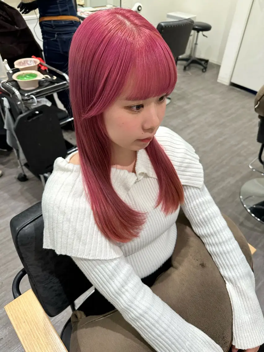 セミロング カラー ピンクカラー 艶髪レイヤー上田 紗也🇰🇷💗のヘアスタイル