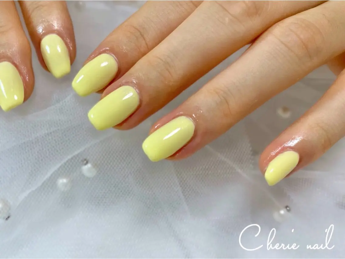 ネイル ジェルネイル ワンカラーネイル パステルネイル 黄色 Cherienail yunaのネイルデザイン