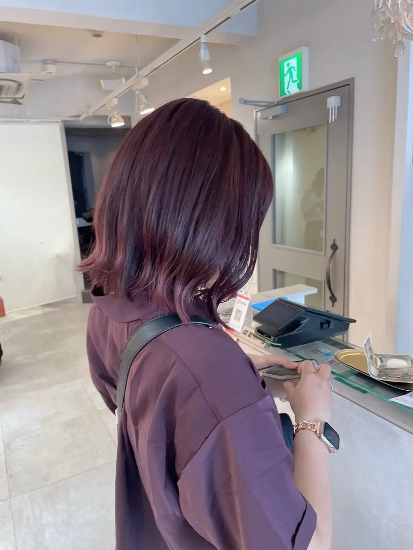 ミディアム カラー ブリーチ ラベンダーカラー ラベンダーピンク ピンクカラー カット ヘアカラー トリートメント 切りっぱなしボブ ソノキユウカのヘアスタイル