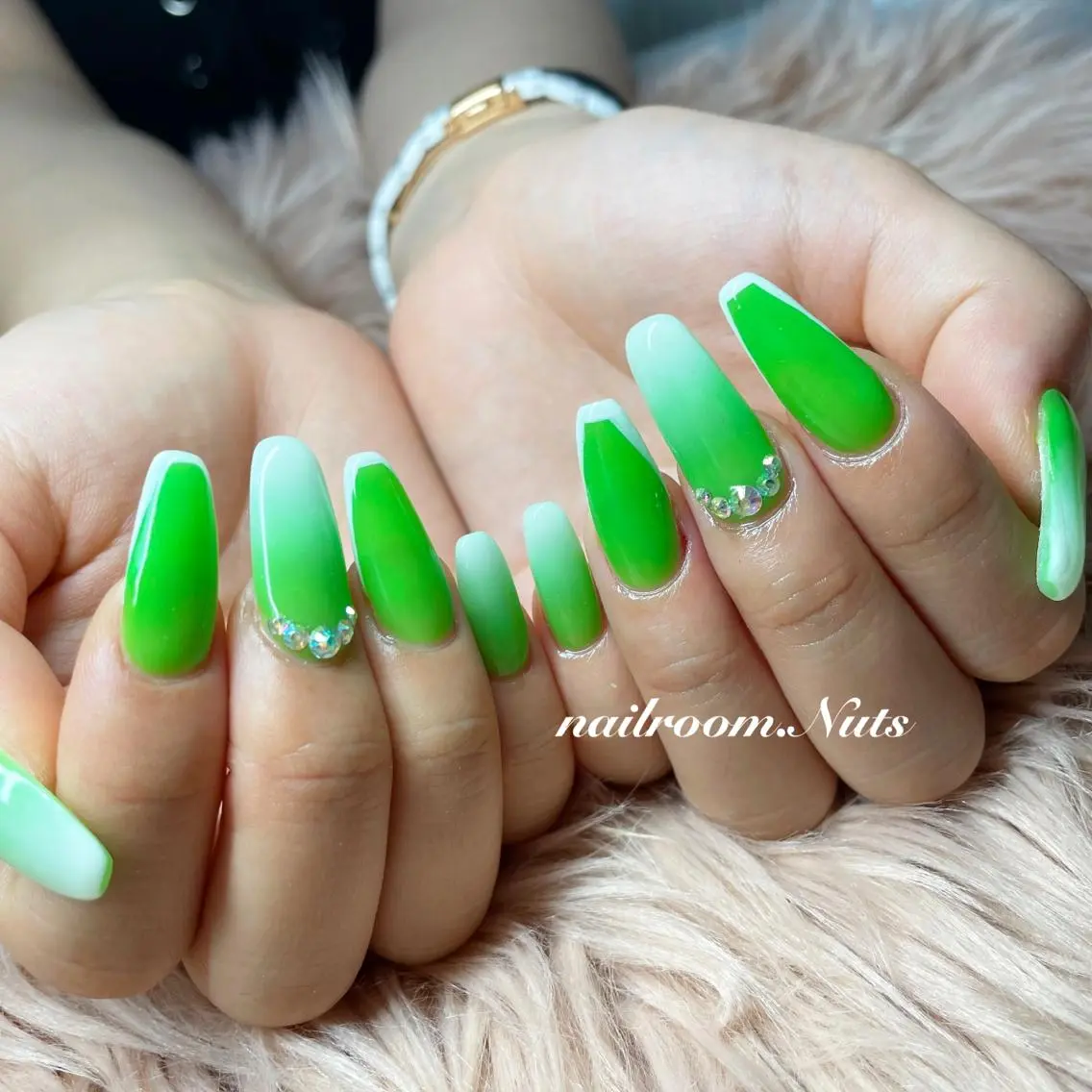 ネイル ハンドネイル nailsalon Nutsのネイルデザイン