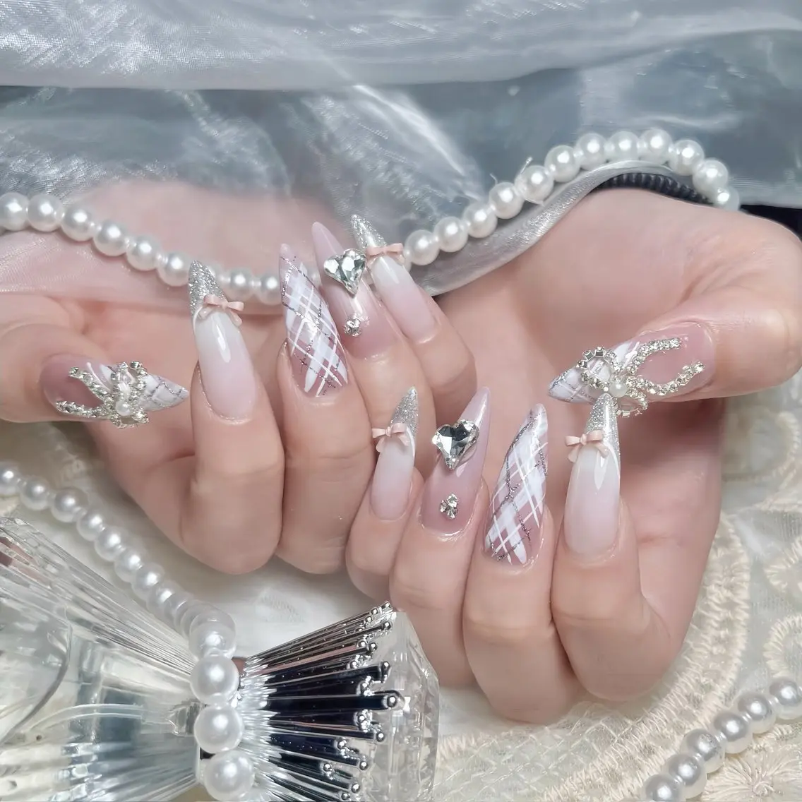 ネイル オーロラネイル 長さ出し フラッシュネイル フレンチネイル ジェルネイル ハンドネイル Amee Nail Salonのネイルデザイン