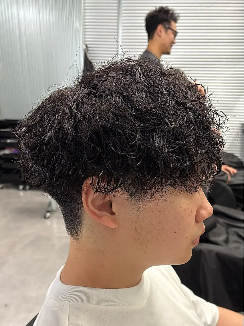 パーマ メンズ メンズパーマ 波巻きパーマ カット パーマ トリートメント 波巻き/ツイスパ/ 短髪/鈴木俊也のヘアスタイル