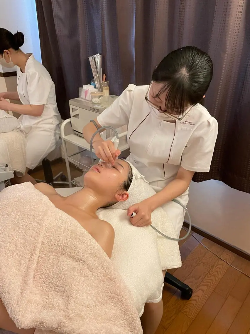 毛穴つるりん✨角栓すっきりパック付き、フェイシャル&デコルテエステ(60分)の写真