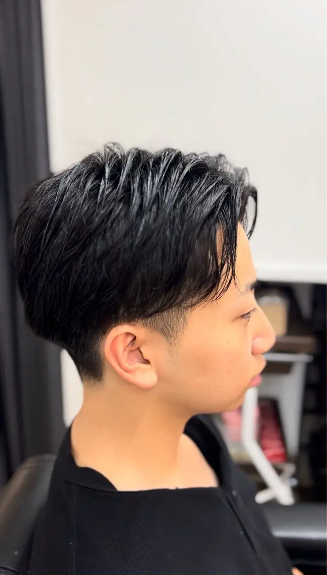 ミディアム メンズ センターパート 刈り上げ カット FRISEUR/山本 美芽のヘアスタイル