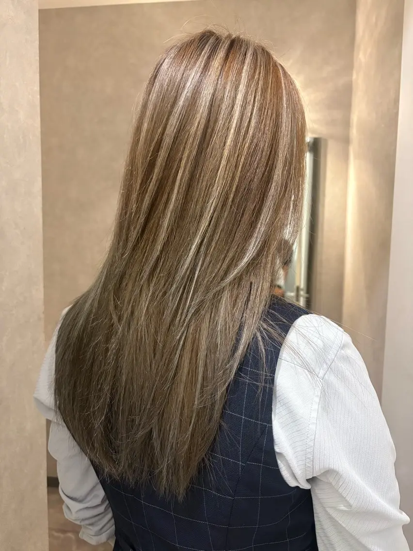 ロング ハイライト ヘアカラー 橋本 聖菜のヘアスタイル