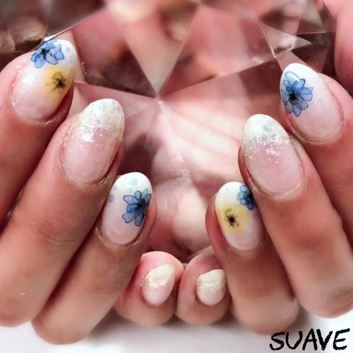 ネイル フラワーネイル ジェルネイル グラデーション ラメ(グリッター) ラメグラデーション Nail Suave (シュアーヴ)のネイルデザイン