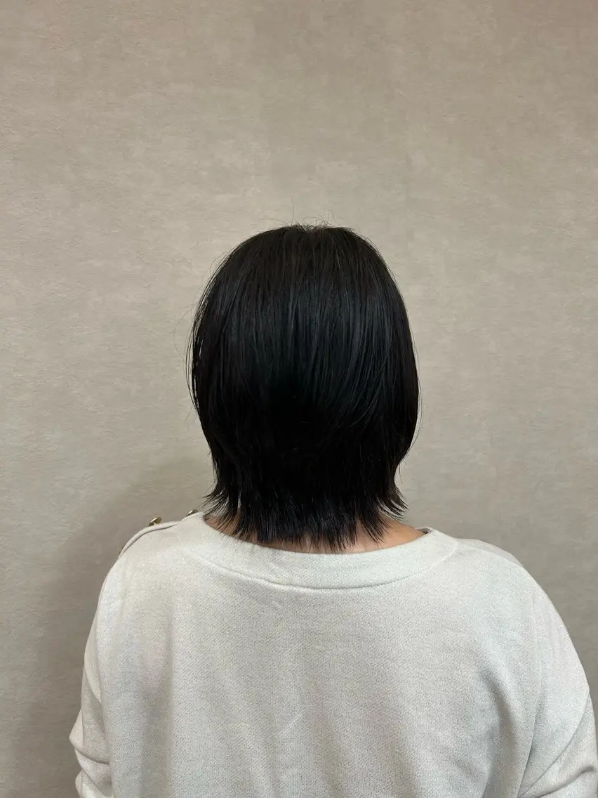 ミディアム くびれヘア 外ハネヘア カット 根石 結菜のヘアスタイル