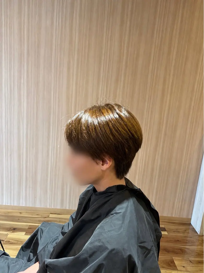 ショート メンズ センターパート 刈り上げ カット ヘアカラー 及木 あおいのヘアスタイル