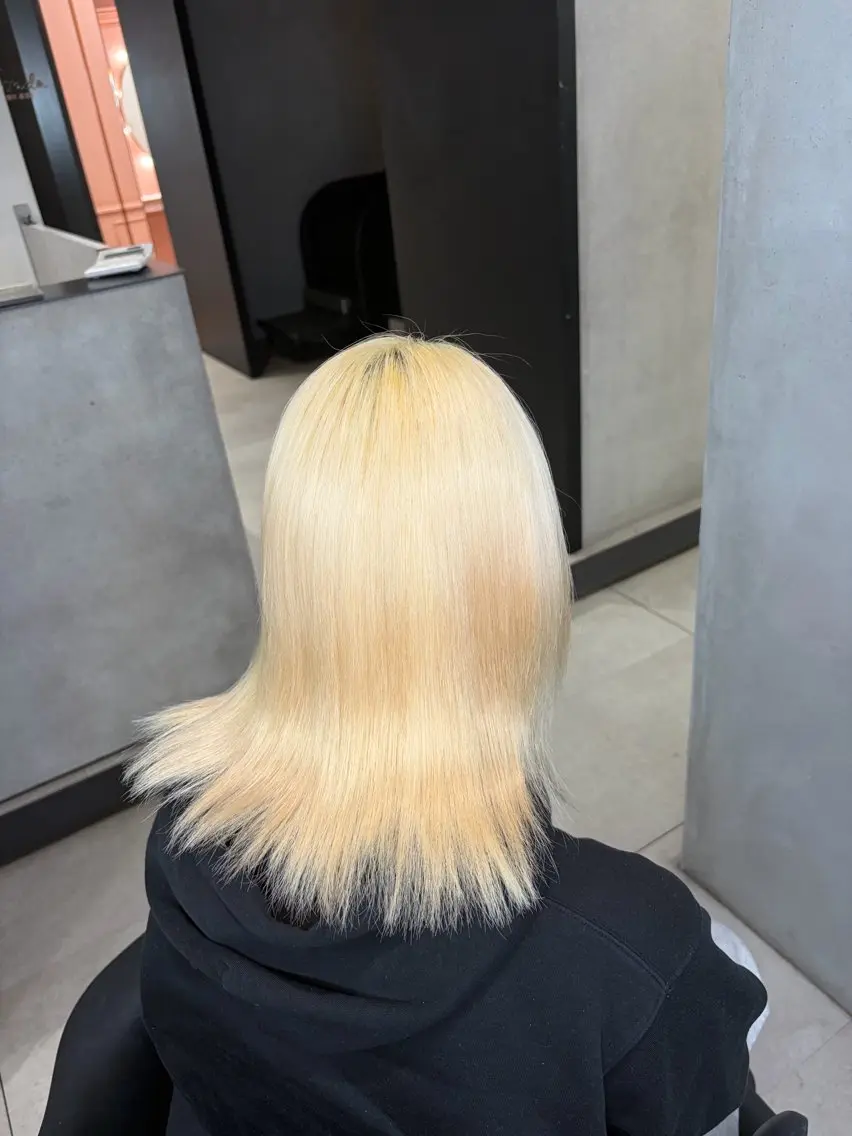 カラー offwhite Nano🪩🧡のヘアスタイル