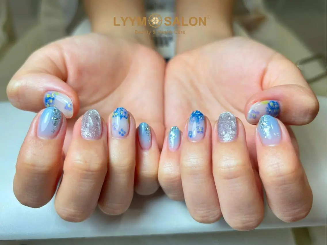 ネイル アートネイル ブルー クリアネイル グラデーション キラキラネイル ハンドネイル ハンドケア LYYM Salon Miraのネイルデザイン