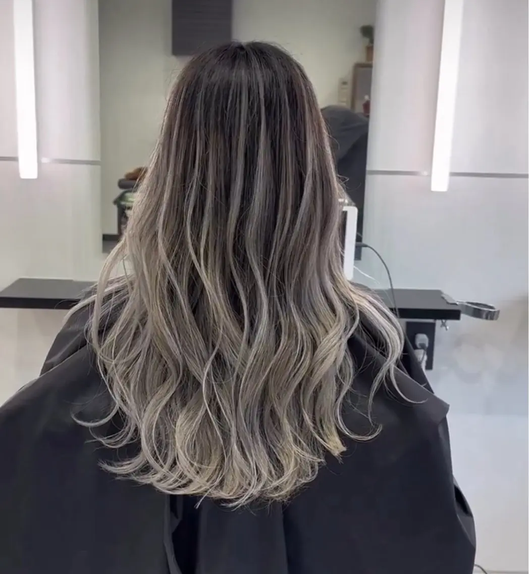 ロング レイヤーカット hairstudio NOAのヘアスタイル
