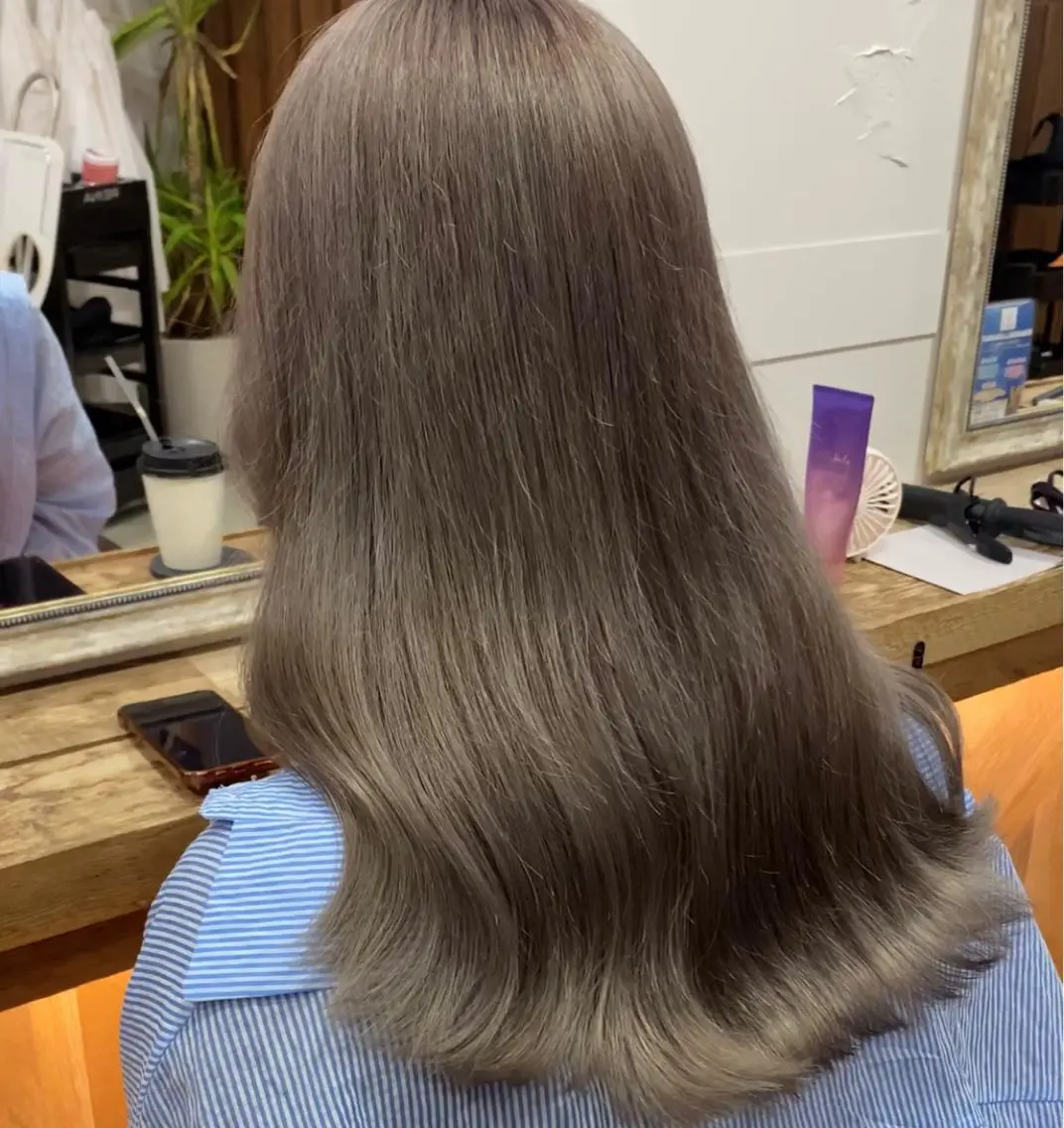 セミロング カラー 横尾 歩のヘアスタイル
