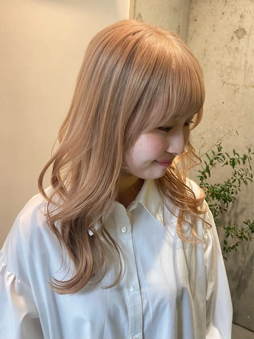 ロング カラー ベージュカラー ミルクティーベージュ ヘアカラー トリートメント ヘアセット ベージュカラー🐑 レイヤー🤎塚原優芽のヘアスタイル