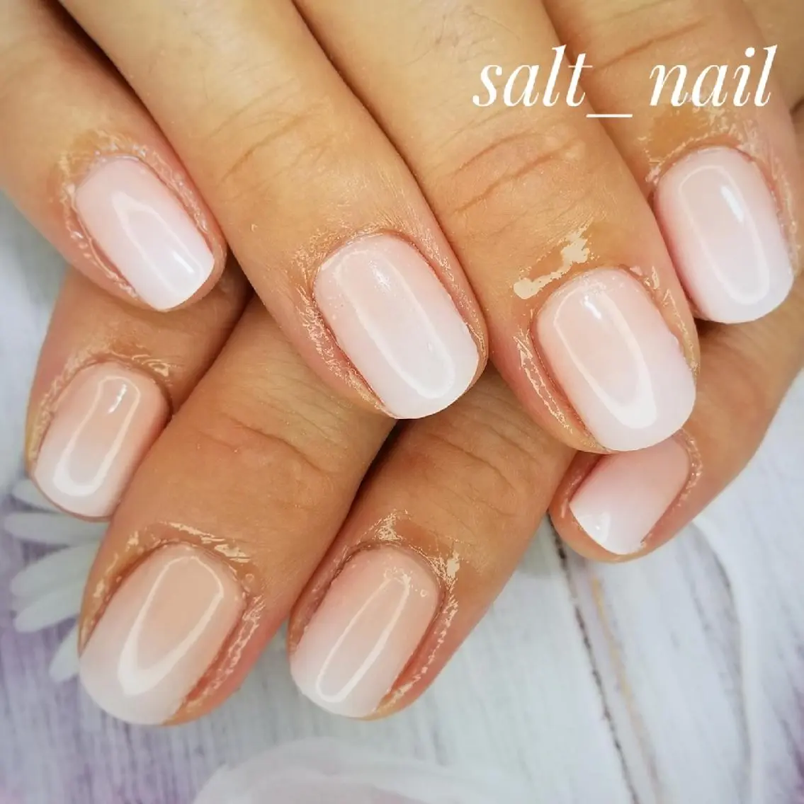 ネイル グラデーション オフィスネイル ホワイト 個人サロン saltnailのネイルデザイン