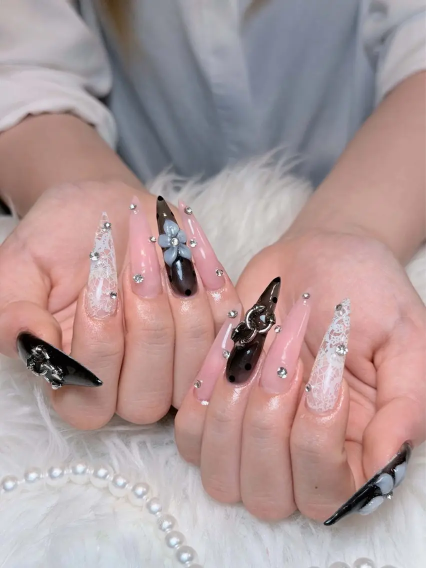 ネイル チークネイル ドット フレンチネイル グラデーション ハート ハンドネイル ハンドケア Eli Muse 新宿ネイルのネイルデザイン