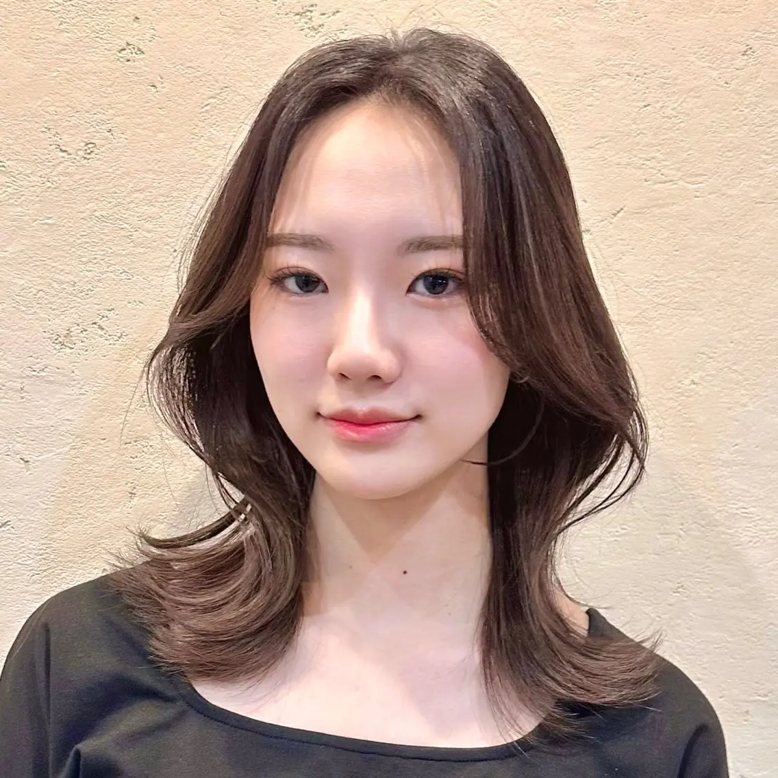 ミディアム カット ヘアカラー トリートメント 🌹ハッシュカット、 レイヤー韓国ヘア🌹のヘアスタイル
