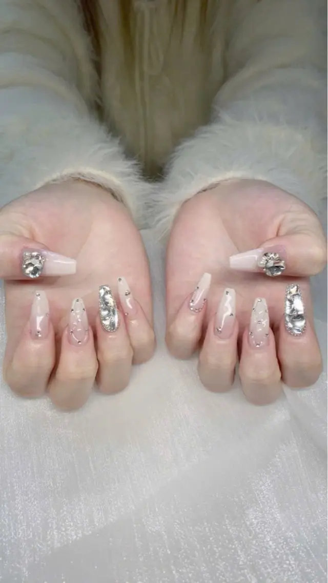 ネイル フレンチネイル グラデーション キラキラネイル 韓国ネイル マグネットネイル ハンドネイル ハンドケア Hara Nail 【持ち込みOK】のネイルデザイン
