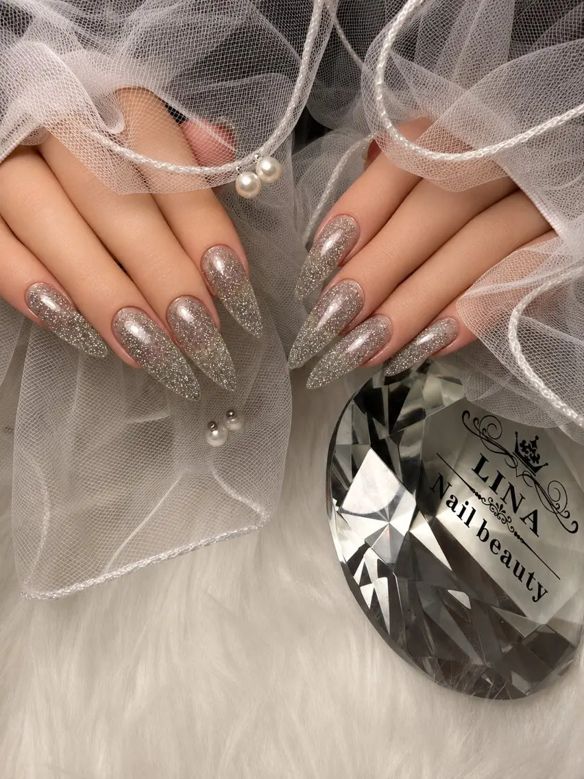 ネイル グラデーション キラキラネイル 韓国ネイル ラメ(グリッター) ラメグラデーション ハンドネイル Lina  nail beautyのネイルデザイン