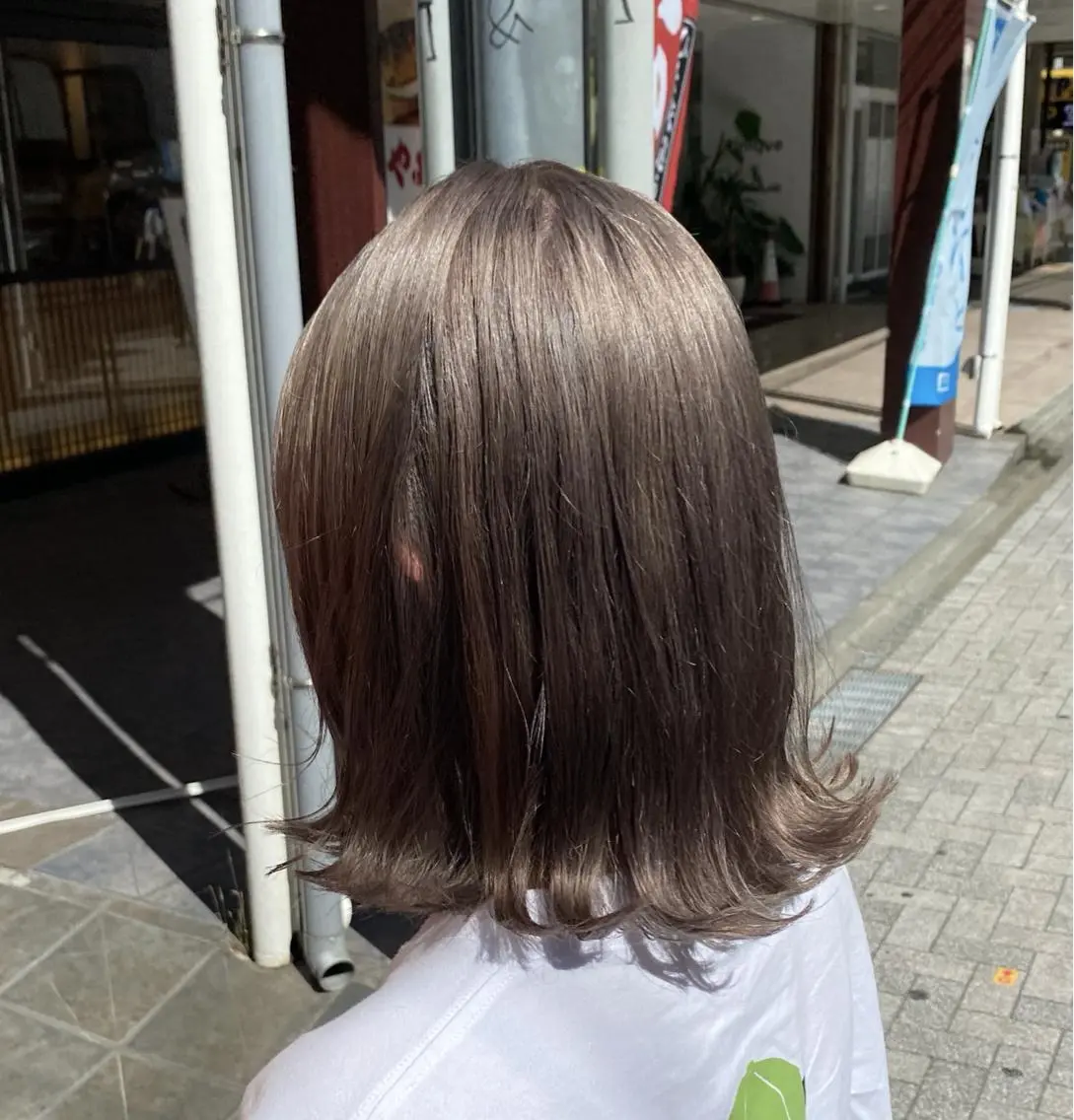 ミディアム カラー ブリーチ グレージュ 町田縮毛矯正/ 髪質改善/美髪特化のヘアスタイル
