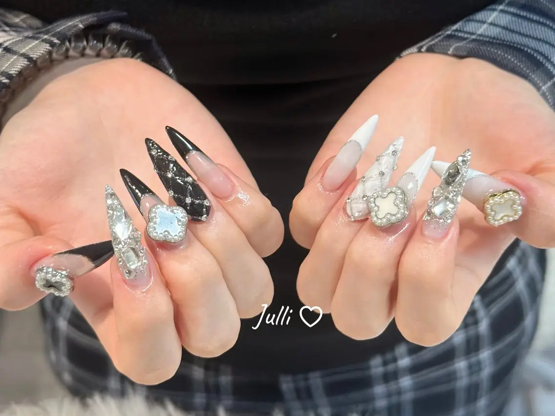 ネイル ボルドー ブラウン チークネイル ドット フットネイル Julli NailStudioのネイルデザイン