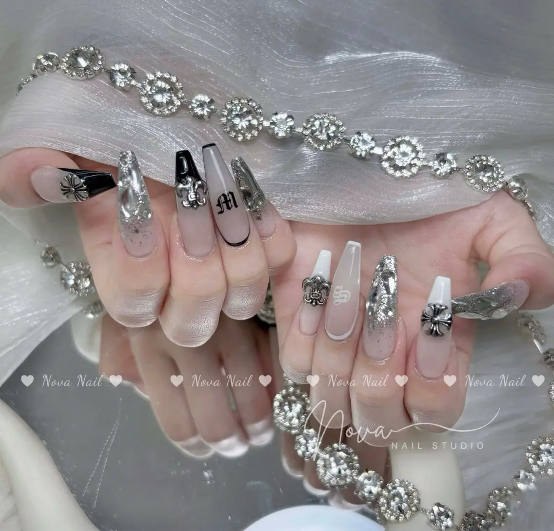 ネイル アートネイル ジェルネイル キラキラネイル 韓国ネイル ロングネイル ハンドネイル Nova Nailのネイルデザイン